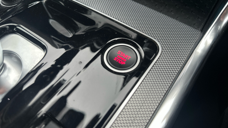 Jaguar XE 2.0 D200 R-Dynamic SE 4dr Auto Diesel Saloon